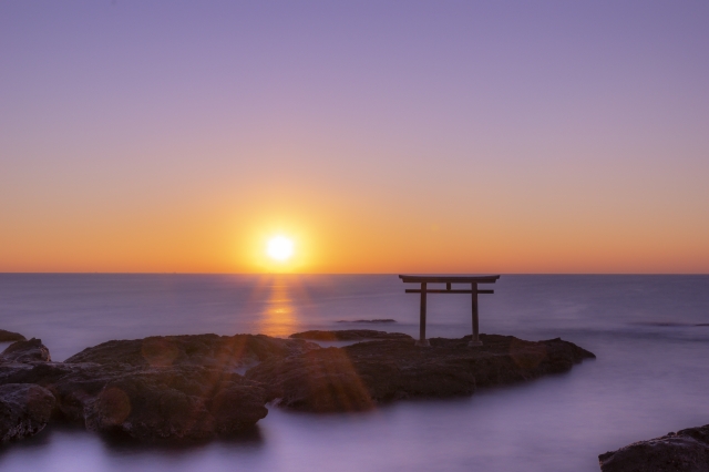 大洗磯の鳥居と日の出