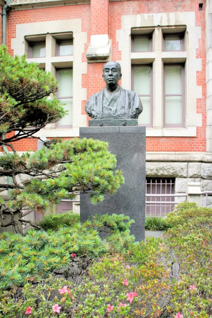 慶應義塾大学三田キャンパスの福沢諭吉像